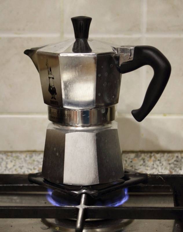Гейзерная кофеварка: принцип работы и как пользоваться