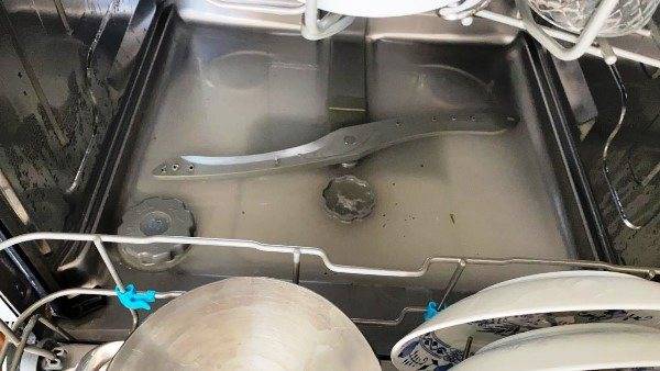 Что делать, если в посудомоечной машине стоит вода и не уходит: как ее слить в машинке bosh