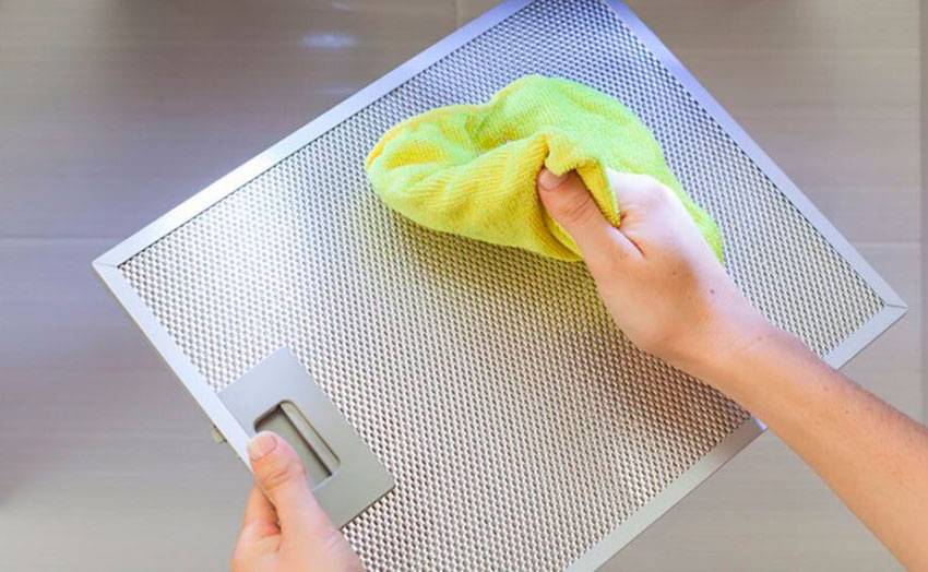 Как почистить кухонную вытяжку?