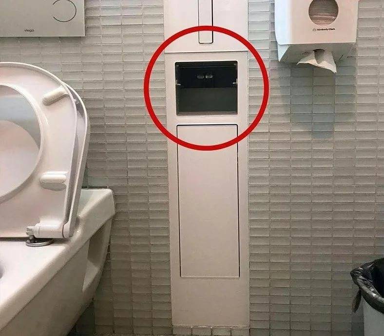 Доступ скрытым камерам. Скрытые видеокамеры в туалете. Камера видеонаблюдения в женском сортире. Скрытые камеру в туалете 2020 год. Как спрятать камеру в туалете.