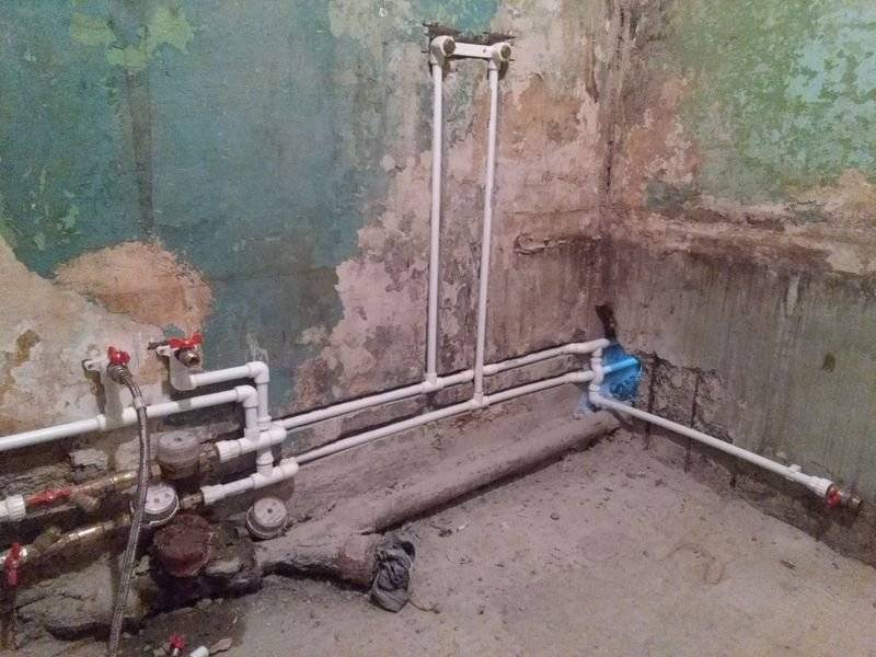 Подключение ванны к канализации и водопроводу за 17 шагов