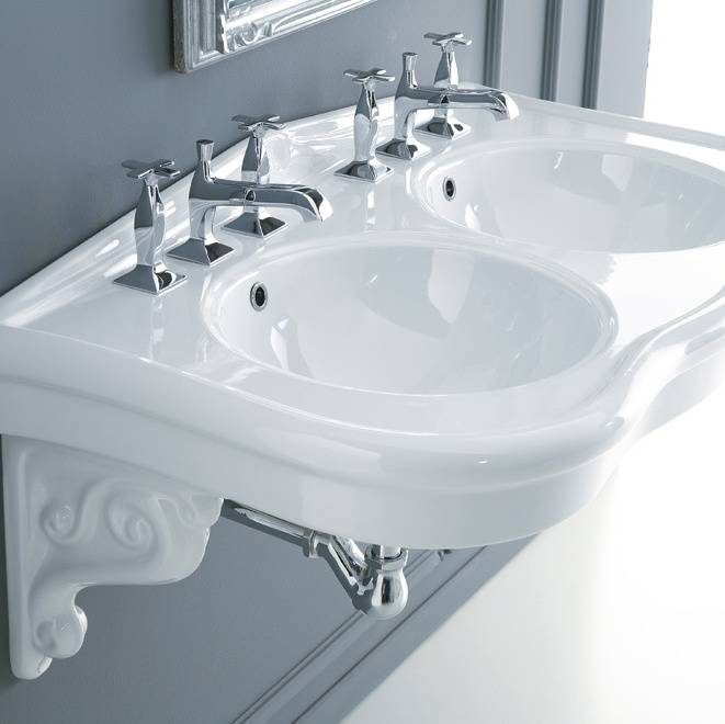 Можно ли повесить раковину над ванной — как выглядит в интерьере