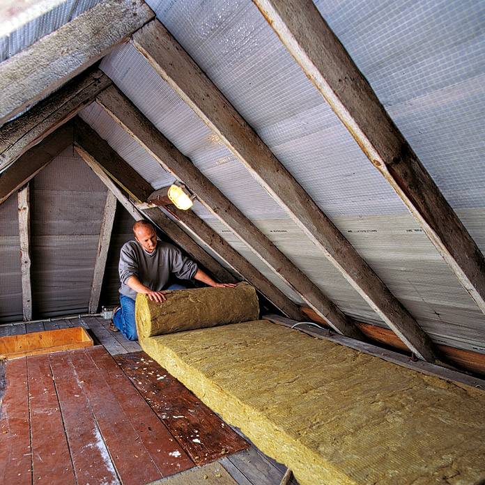 Утепление чердака в доме с холодной крышей — выбор материала и этапы работ